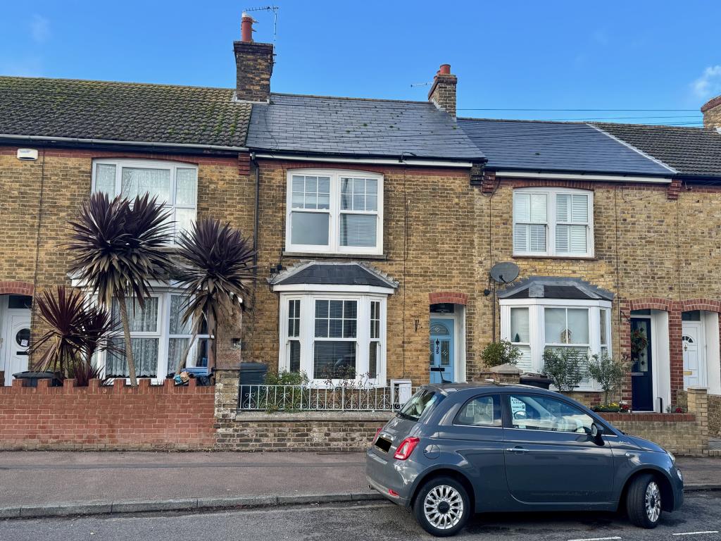 Lot: 17 - ATTRACTIVE BAY FRONTED HOUSE IN POPULAR LOCATION - Front of property